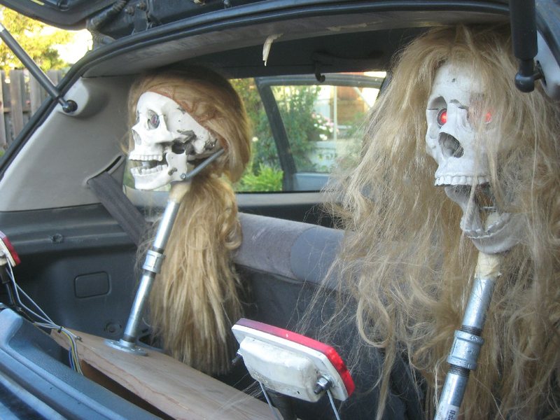 Illustration for article titled Make Your Own Animatronic Screaming Skull Brake Lights With Junkyard Parts!